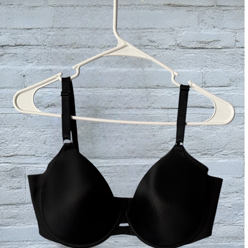 Madenform Elegant Black Women's Bra padded, adjustable straps.